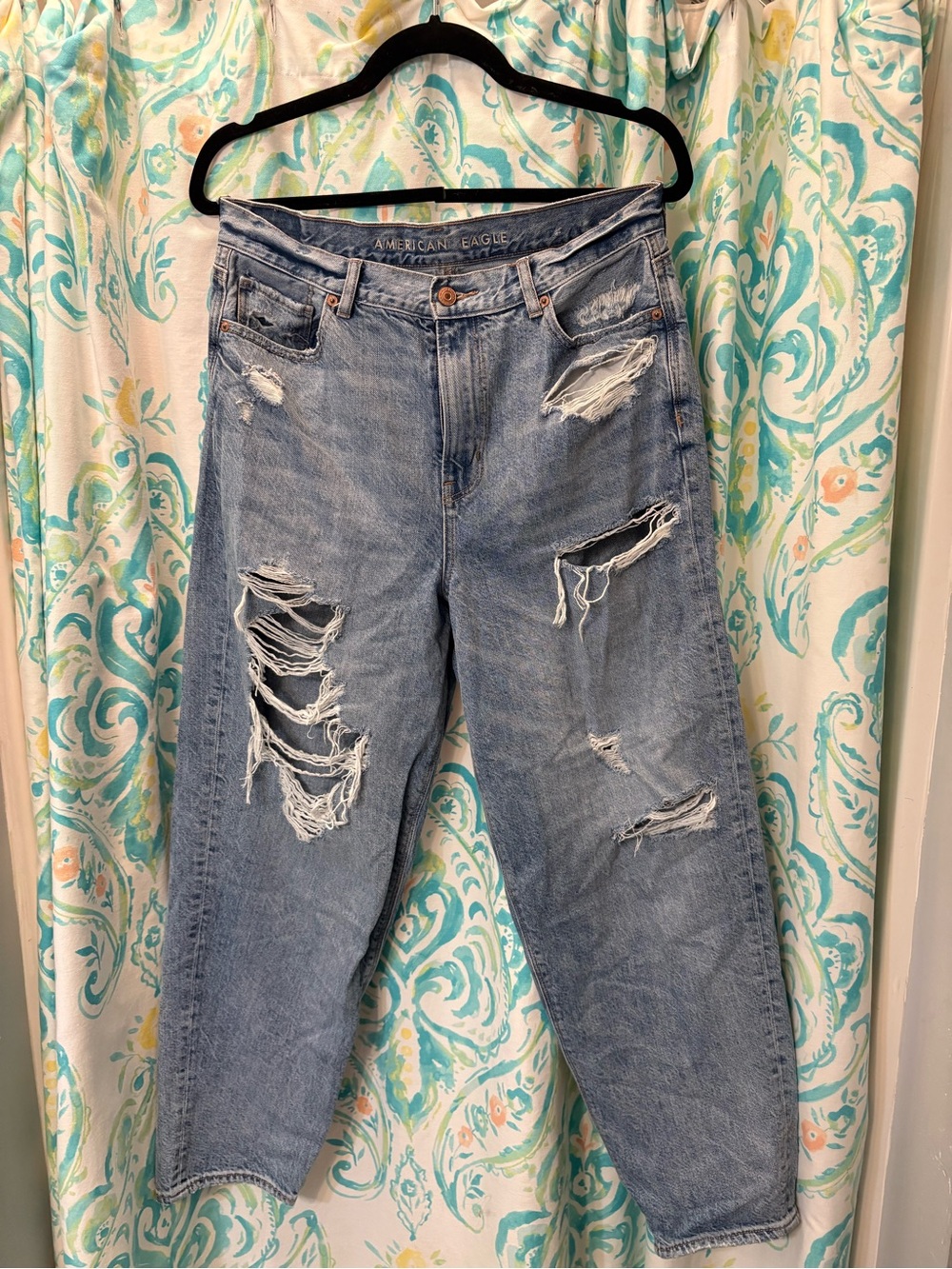 American Eagle Outfitters Distressed Light Blue Relaxed Mom Jean